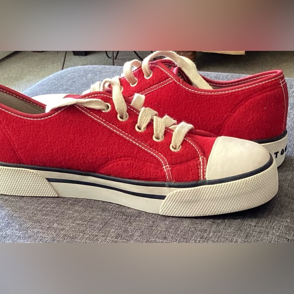 Tommy Hilfiger red canvas sneaker size 8